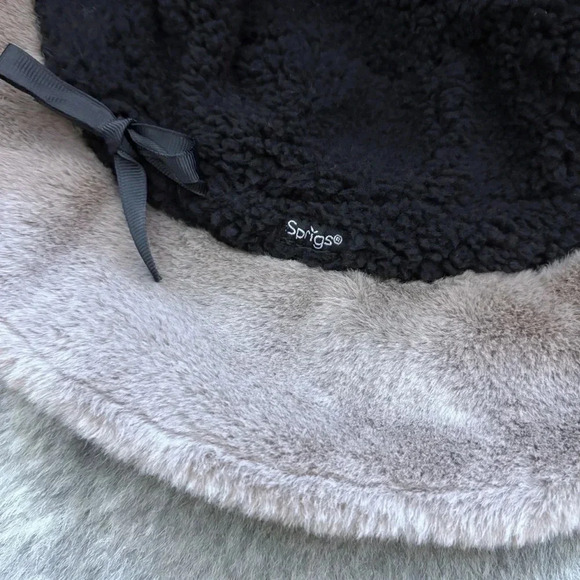 Sprigs Reversible Faux Fur Sherpa Bucket Hat - Picture 11 of 13